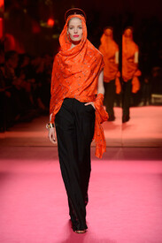 Schiaparelli_Spring_2015_2_Lj_Mf_TQe_Qy_Ex_-_Copie.jpg