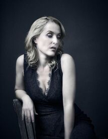 gillian-anderson-by-andy-gotts-photoshoot_1.jpg