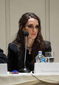 winona-ryder-attends-homefront-movie-los-angeles-press-conference_8.jpg