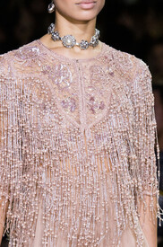 ElieSaabSpring2016DetailsiUIaYpppfDdx.jpg