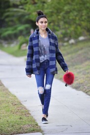 Madison-Beer-in-Tight-Jeans--05-662x993.jpg
