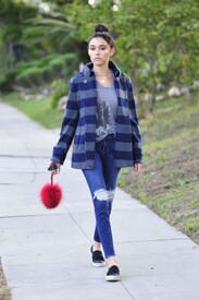 Madison-Beer-in-Tight-Jeans--16-662x993.jpg
