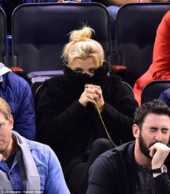 2F0CDBBE00000578-3346425-Tense_stuff_Model_Rachel_Hilbert_could_barely_bear_to_watch-a-4_14492547721.jpg