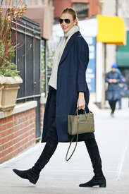 Karlie-Kloss-in-a-blue-coat--01.jpg