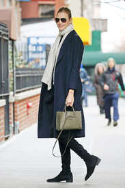 Karlie-Kloss-in-a-blue-coat--02.jpg