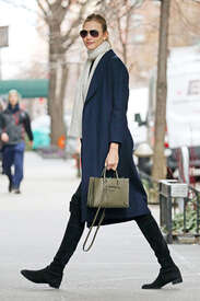 Karlie-Kloss-in-a-blue-coat--03.jpg