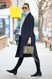 Karlie-Kloss-in-a-blue-coat--04.jpg