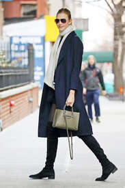 Karlie-Kloss-in-a-blue-coat--05.jpg