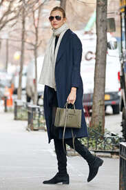 Karlie-Kloss-in-a-blue-coat--06.jpg