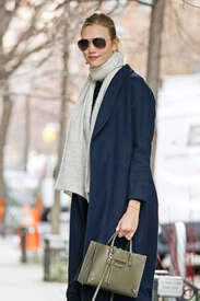 Karlie-Kloss-in-a-blue-coat--07.jpg