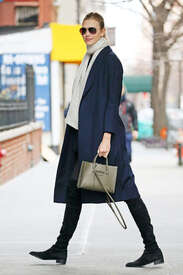 Karlie-Kloss-in-a-blue-coat--08.jpg