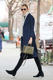 Karlie-Kloss-in-a-blue-coat--10.jpg