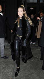Gigi-Hadid-in-Leather--02.jpg