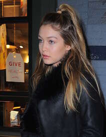 Gigi-Hadid-in-Leather--04.jpg