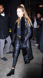 Gigi-Hadid-in-Leather--05.jpg