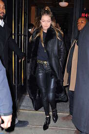 Gigi-Hadid-in-Leather--09.jpg