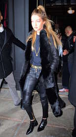 Gigi-Hadid-in-Leather--11.jpg