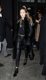 Gigi-Hadid-in-Leather--12.jpg