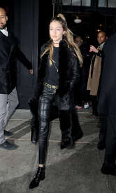 Gigi-Hadid-in-Leather--14.jpg