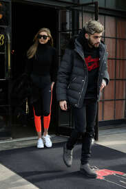 Gigi-Hadid--Leaves-Bowery-Hotel--01.jpg