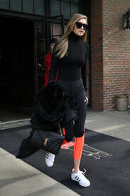 Gigi-Hadid--Leaves-Bowery-Hotel--06.jpg