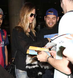 Behati-Prinsloo-in-Jeans-at-LAX--09.jpg