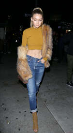 Gigi-Hadid-in-Skinny-Jeans--01.jpg