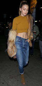 Gigi-Hadid-in-Skinny-Jeans--02.jpg