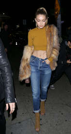 Gigi-Hadid-in-Skinny-Jeans--04.jpg