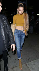 Gigi-Hadid-in-Skinny-Jeans--07.jpg