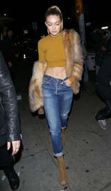 Gigi-Hadid-in-Skinny-Jeans--11.jpg