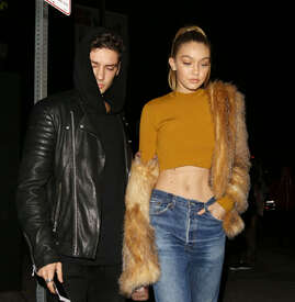 Gigi-Hadid-in-Skinny-Jeans--13.jpg