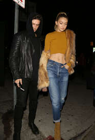 Gigi-Hadid-in-Skinny-Jeans--21.jpg
