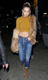 Gigi-Hadid-in-Skinny-Jeans--22.jpg