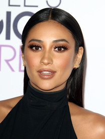 Shay_Mitchell_06.jpg