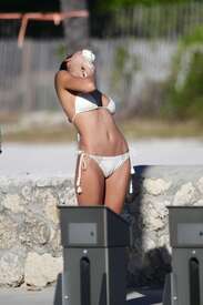 Alejandra-Guilmant--Bikini-Photoshoot--04.jpg