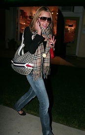 amanda_bynes_amanda_out_in_hollywood_on_february_1st_3dn8tq0.sized.jpg