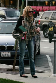 amanda_bynes_amanda_out_in_hollywood_on_february_1st_KUuohyv.sized.jpg