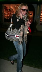 amanda_bynes_amanda_out_in_hollywood_on_february_1st_S4uJhvT.sized.jpg