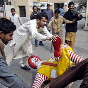 pakistanmcdonalds1thumbsc6.jpg