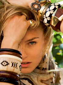 Bar_Refaeli___Accessorize_770.jpg