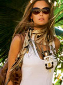 th_Bar_Refaeli___Accessorize_886.jpg