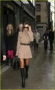 08771_victoria_beckham_fashion_line_02_122_1068lo.jpg