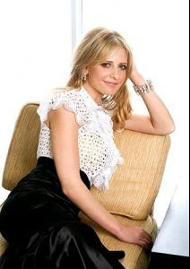 sarah_michelle_gellar_parade_mag_3.jpg