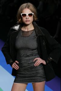 Natalia_Karl_Lagerfeld_Spring_Summer_2008_show_in_Paris__oct._3___02.jpg