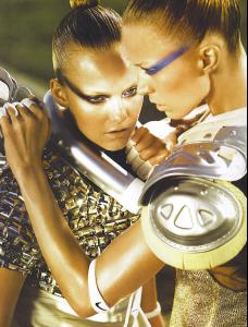 38230_caroline_raquel_vogueparis040.jpg