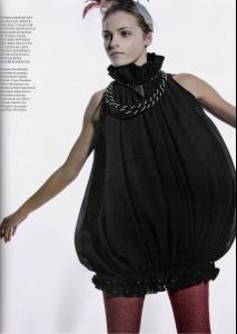 58379_VogueBrazil_valentina10_122_1.jpg