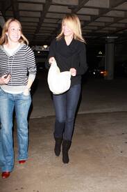 celeb-city.org_Cameron_Diaz_going_to_see_Lakers_game_15.JPG