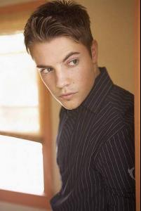 josh_henderson_dot_net_modeling2005_set1_008.jpg