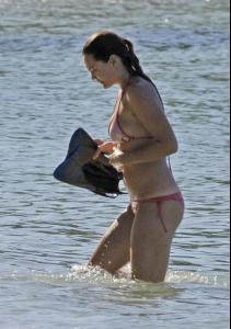 jennifer_morrison_bikini_1_03.jpg